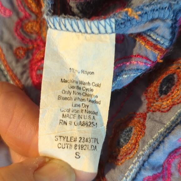 Adeline All Over Embroidered Off the Shoulder Boho Peasant Blouse Women's Size S - Picture 5 of 8